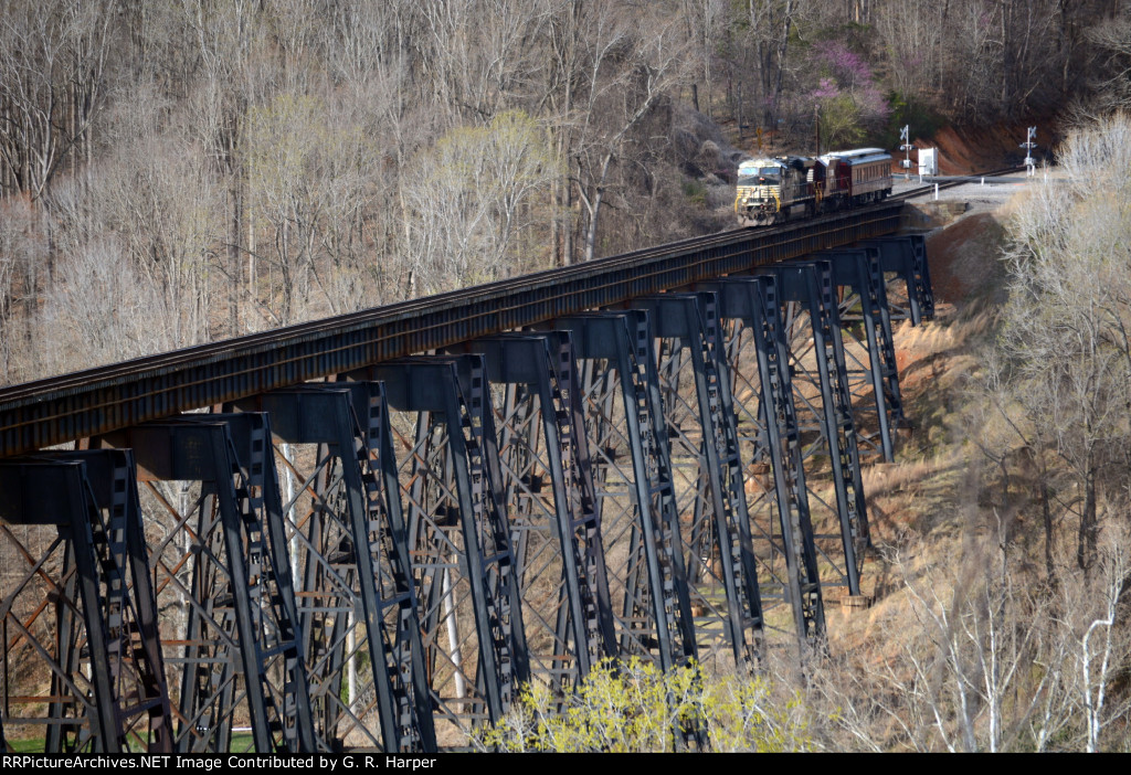 NS research and test train 90G starts across the James River trestle